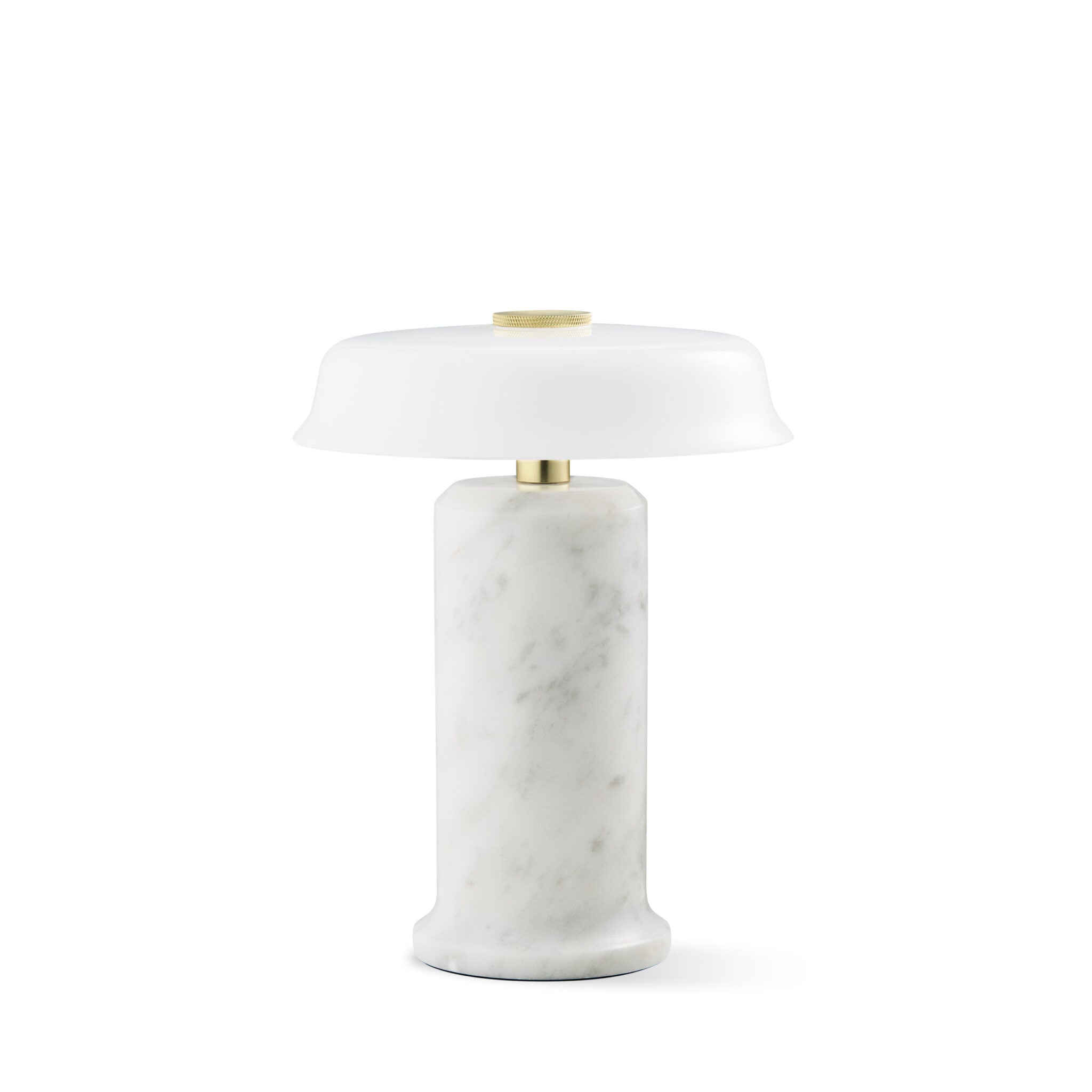 À la fois objet d’art et source de lumière, cette lampe artisanale s’intègre parfaitement dans un intérieur raffiné.