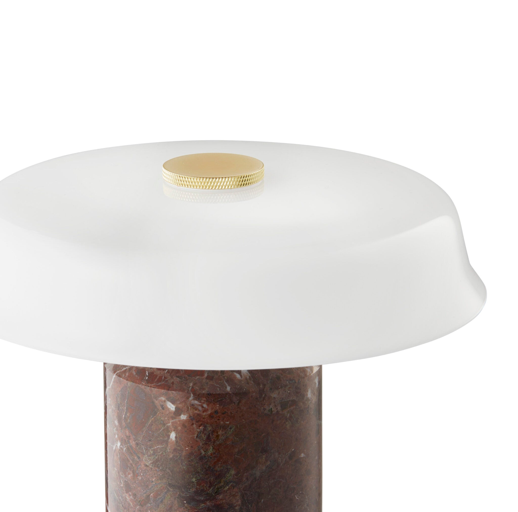 Chaque lampe est fabriquée à la main avec du marbre brut et du verre soufflé, offrant une pièce unique au charme naturel.