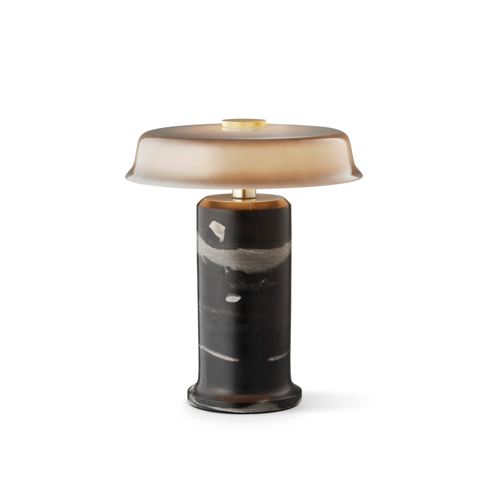 Pièce d’exception façonnée à la main, cette lampe en marbre et verre soufflé est idéale pour sublimer une ambiance moderne ou épurée.