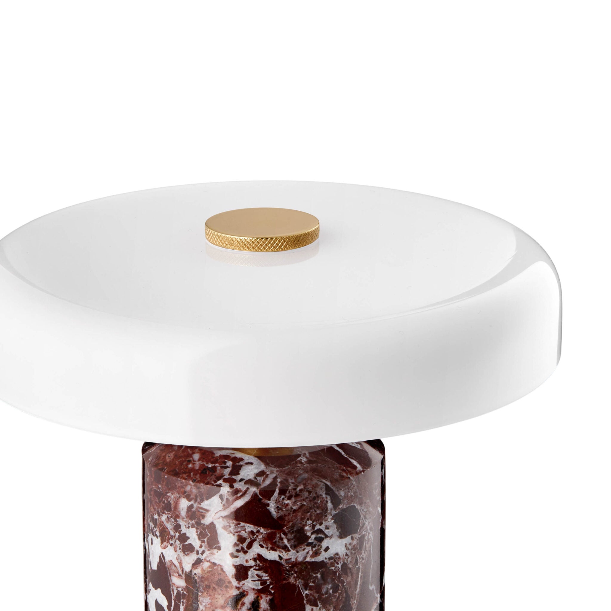Une création unique au style affirmé, combinant marbre brut et travail délicat du verre soufflé.