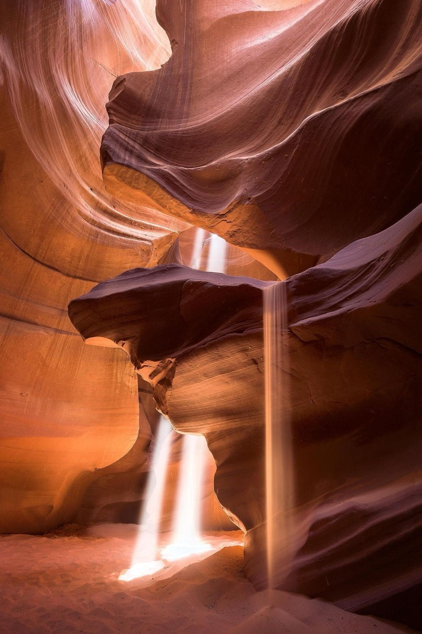 Duo de tasse faits à la main en céramique, finition lisse et grande anse circulaire.