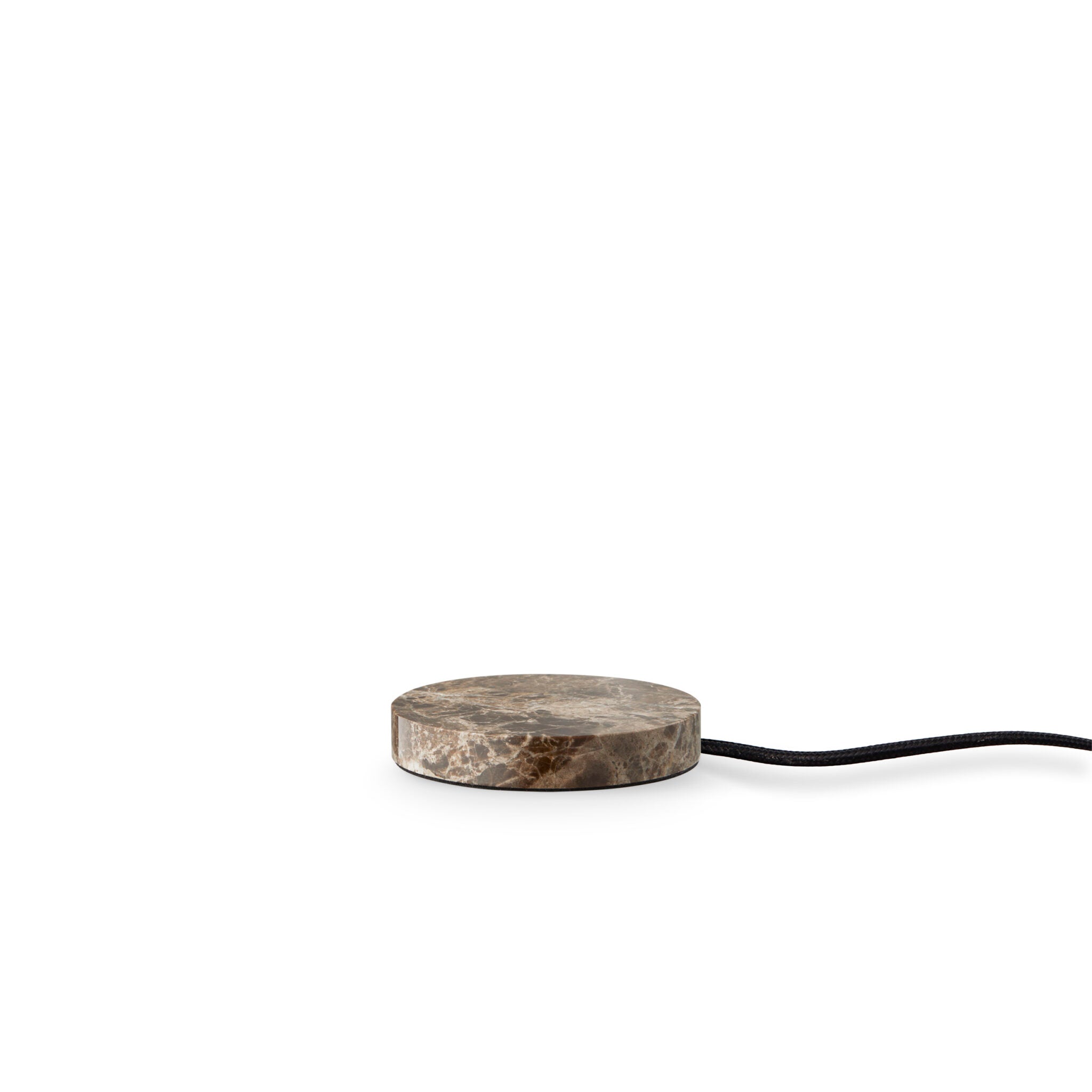 Cette pièce unique est idéale pour ajouter une touche élégante et artisanale à une console, une étagère ou une table basse.