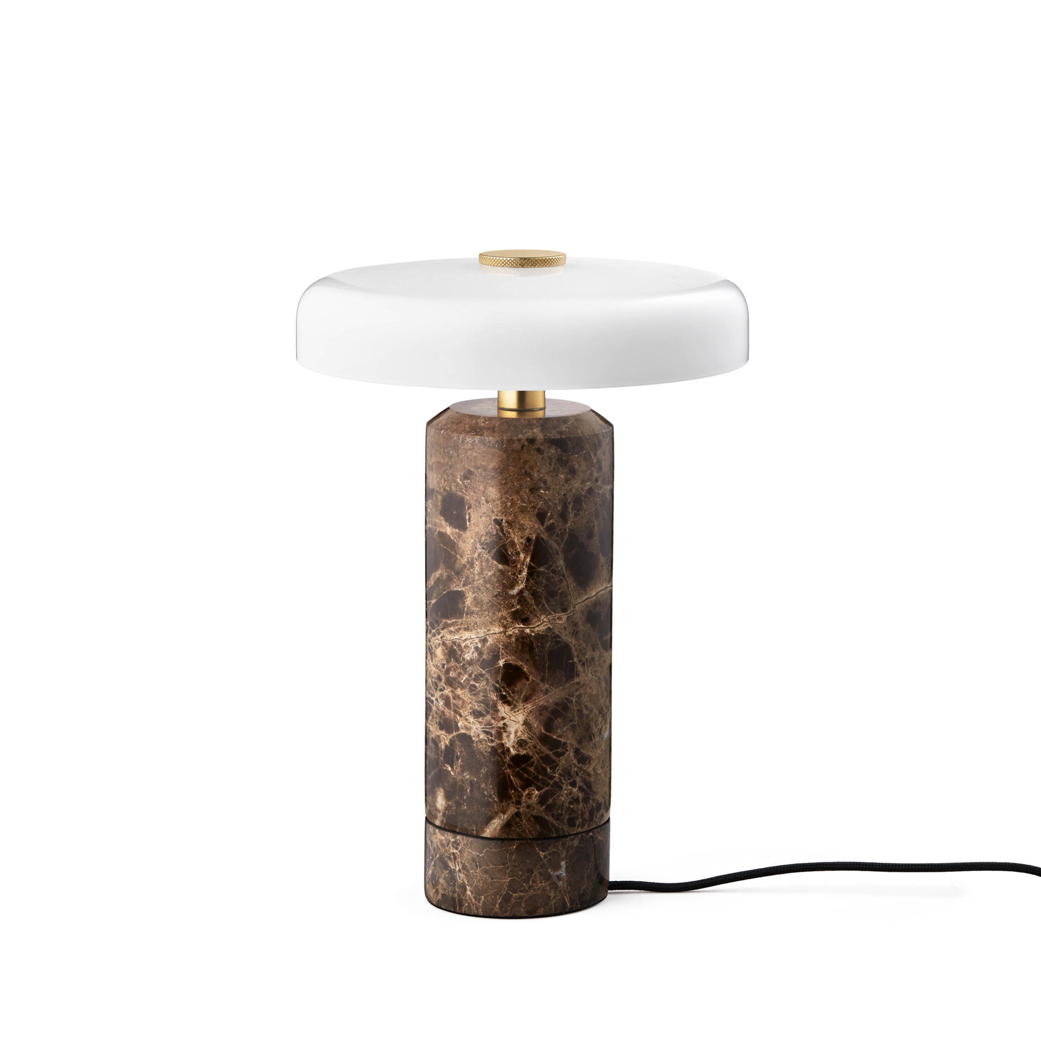 Une lampe à poser élégante et sans fil, fabriquée à la main en marbre brut, avec un globe soufflé à la bouche. Parfaite pour une ambiance raffinée.