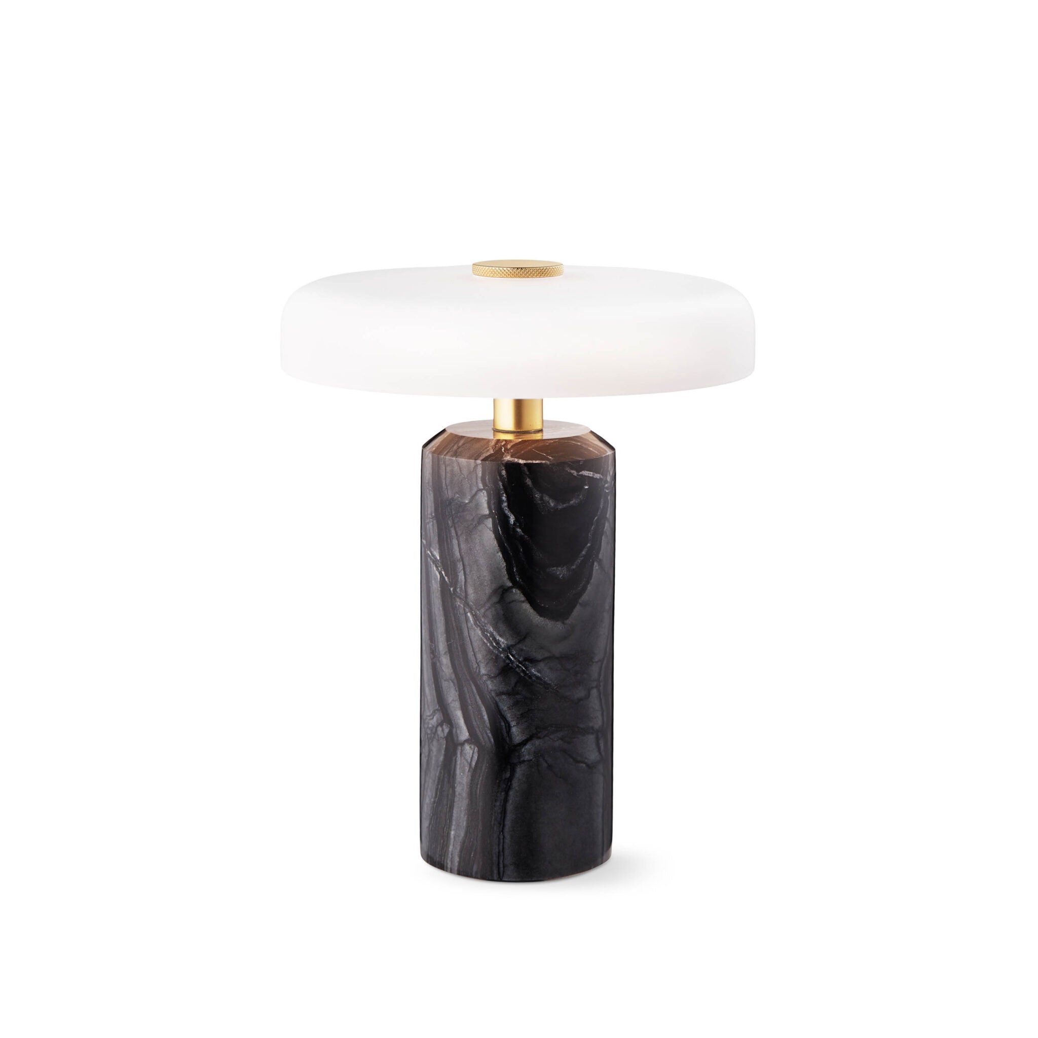 Un design épuré et une fabrication artisanale pour cette lampe à poser rechargeable, en marbre et verre soufflé à la bouche.